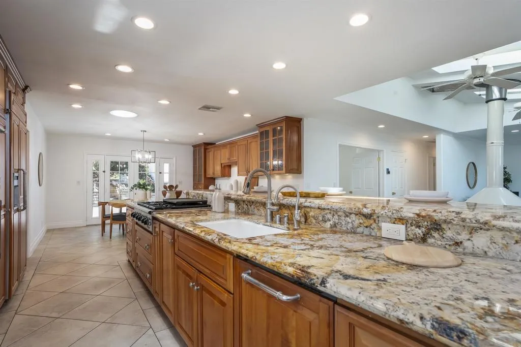 https://cdn.realtyfeed.com/cdn/127/306672189/c7f42f3837654fad838fa9731daa77bc.webp