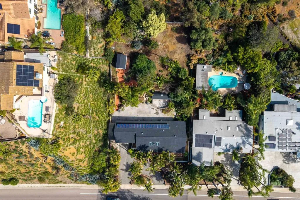 https://cdn.realtyfeed.com/cdn/127/306672189/dc27b9b84ab4b07de11ad8200869a1e5.webp