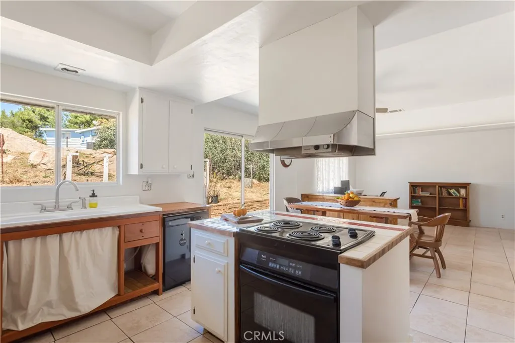 https://cdn.realtyfeed.com/cdn/127/306672195/1261c99408974cdb693796dddac52476.webp