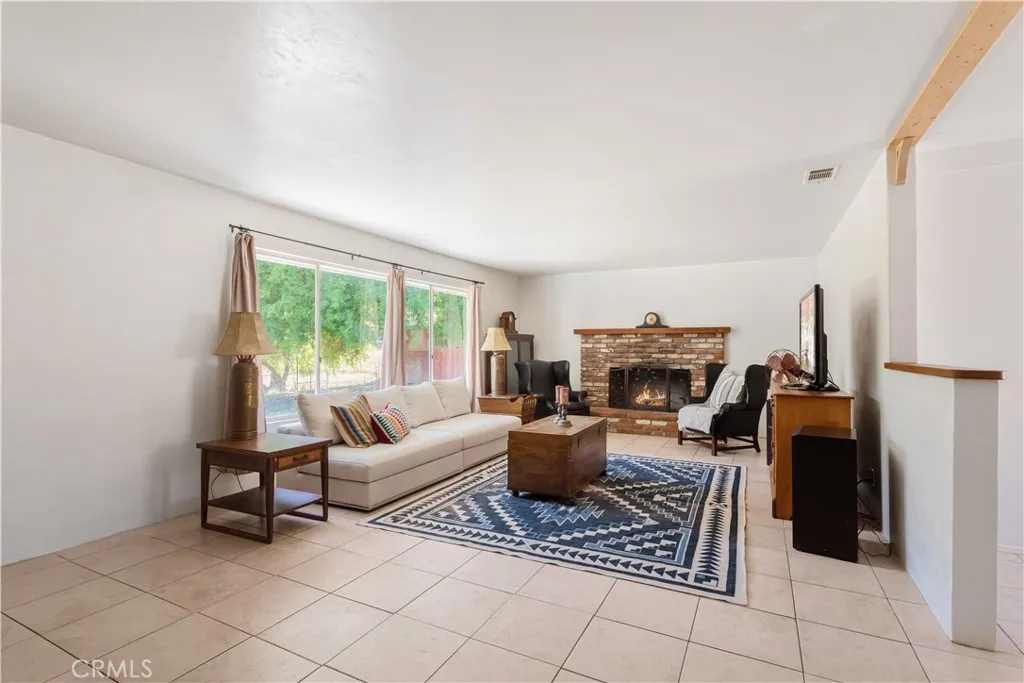 https://cdn.realtyfeed.com/cdn/127/306672195/27d277199e5fad0d54cfbfac2c45fec4.webp