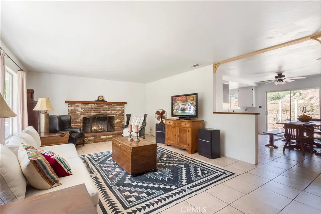 https://cdn.realtyfeed.com/cdn/127/306672195/3f54c3f6aef7b402e0aa923287042fdc.webp