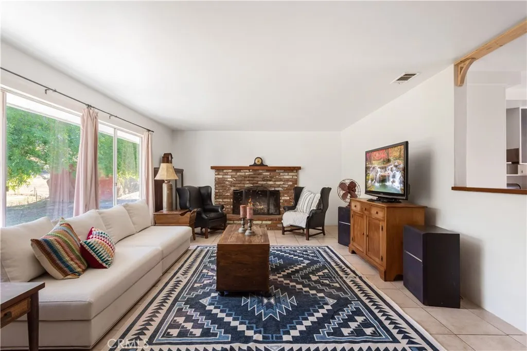 https://cdn.realtyfeed.com/cdn/127/306672195/a2fe67e1d091918e392e8e916aafd205.webp