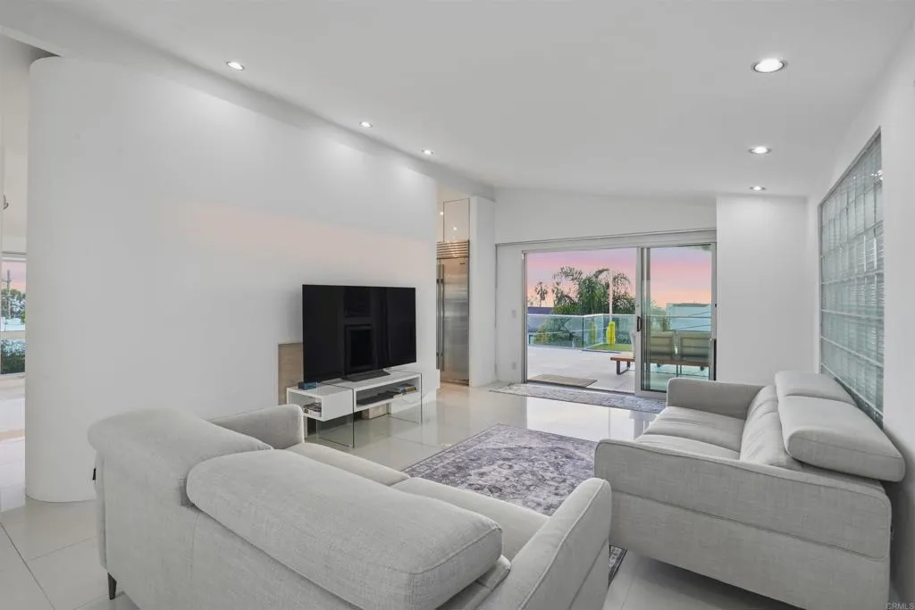 https://cdn.realtyfeed.com/cdn/127/306672267/26aa0ea803fd4ceae8e5e05051ab5f9b.webp