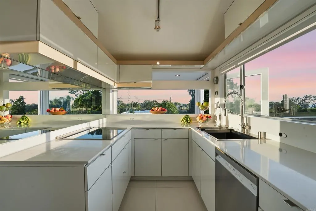 https://cdn.realtyfeed.com/cdn/127/306672267/615fc20fd83e4ba5abf303679faffb13.webp