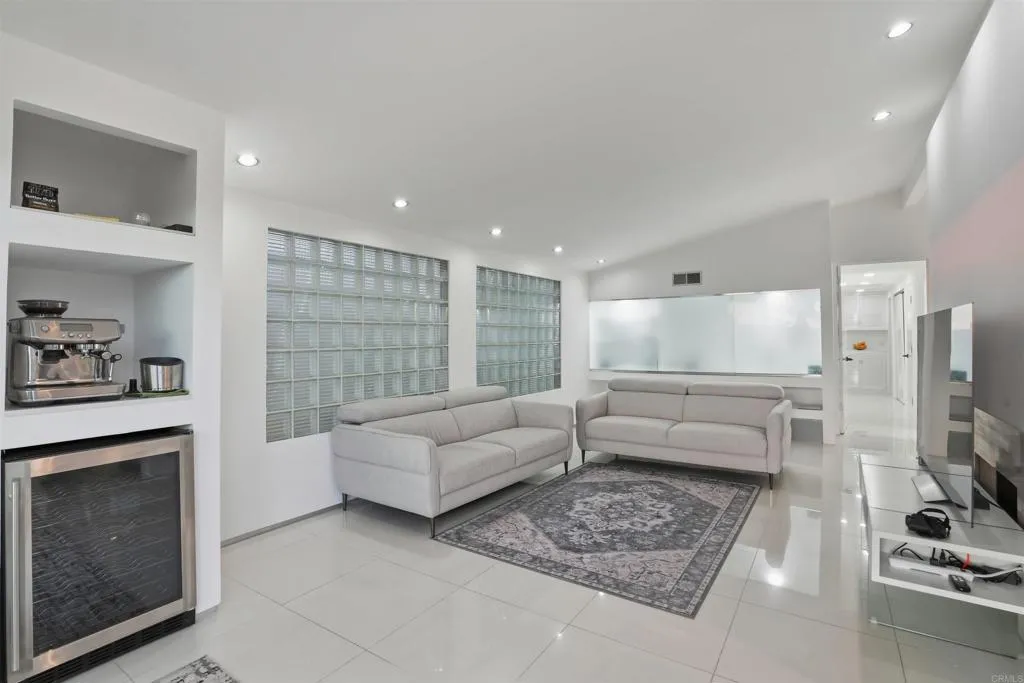 https://cdn.realtyfeed.com/cdn/127/306672267/854b50187505fad121ac986c0d0459d9.webp