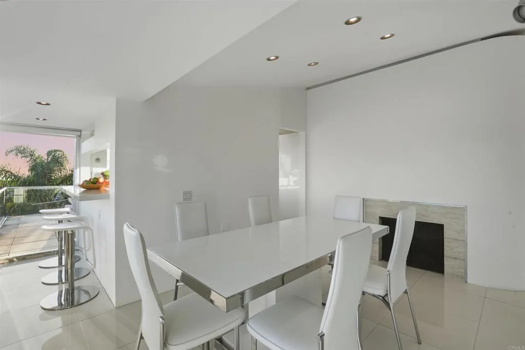 https://cdn.realtyfeed.com/cdn/127/306672267/b30f951390c105b04946b212151d34aa.webp