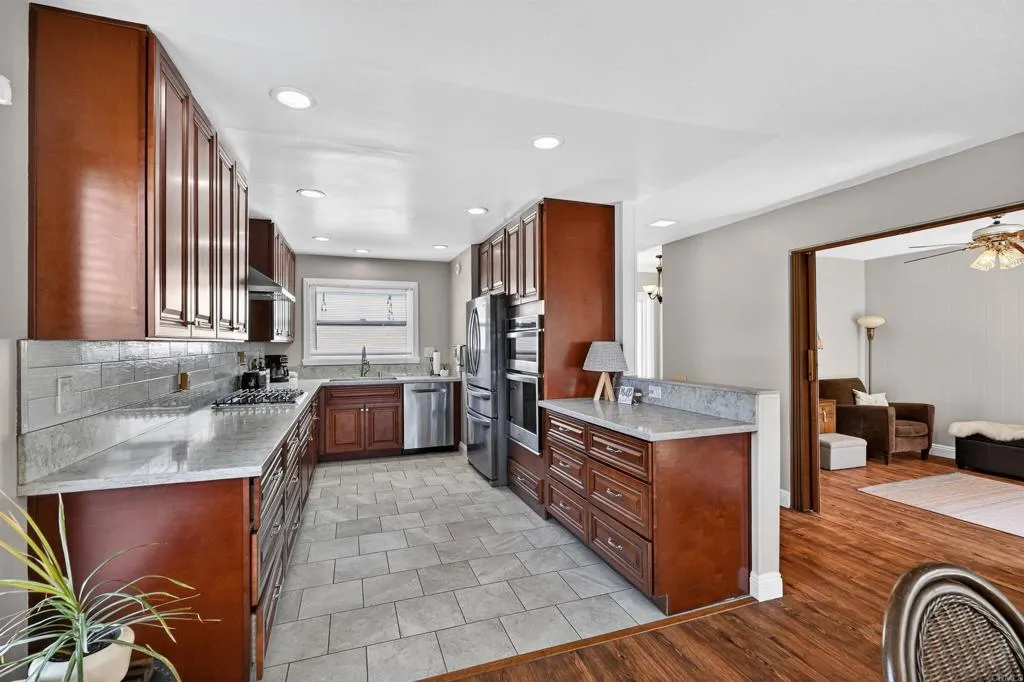 https://cdn.realtyfeed.com/cdn/127/306672298/a2a3a76bd661e00321b1662aa3f8b5f2.webp