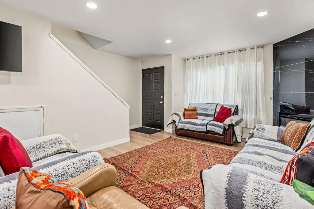https://cdn.realtyfeed.com/cdn/127/306672330/dac68e17351b0077601b3b96efe6e946.webp