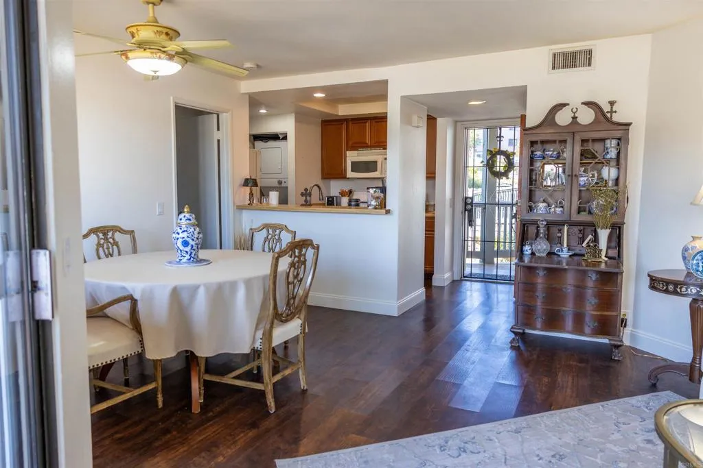 https://cdn.realtyfeed.com/cdn/127/306672343/4aabe0de406bce1ac745b8238177dc6d.webp