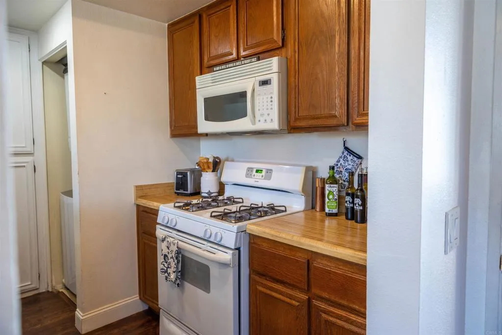 https://cdn.realtyfeed.com/cdn/127/306672343/f9b22f849247549ddff784bc73c2c241.webp