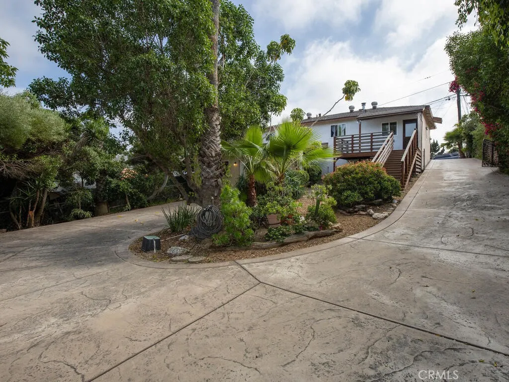 https://cdn.realtyfeed.com/cdn/127/306672451/af68abfefcebf04deb95610353e252cb.webp