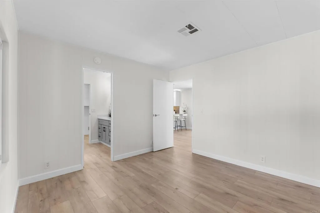 https://cdn.realtyfeed.com/cdn/127/306672571/1b9ef025a42de0ea63b43ff7126623dc.webp