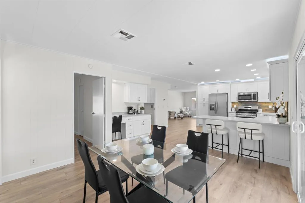 https://cdn.realtyfeed.com/cdn/127/306672571/3792a5d449ee13f7978dfa457b207ba7.webp