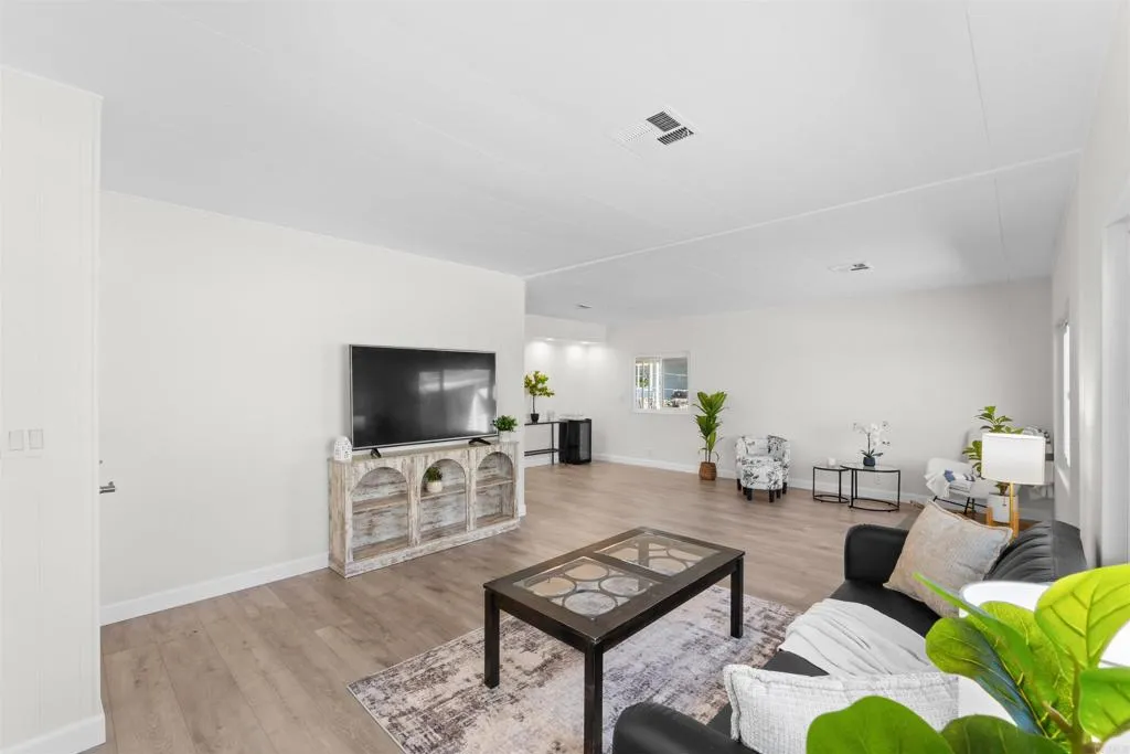 https://cdn.realtyfeed.com/cdn/127/306672571/5a80532538d22140a3652327b1b6fe89.webp