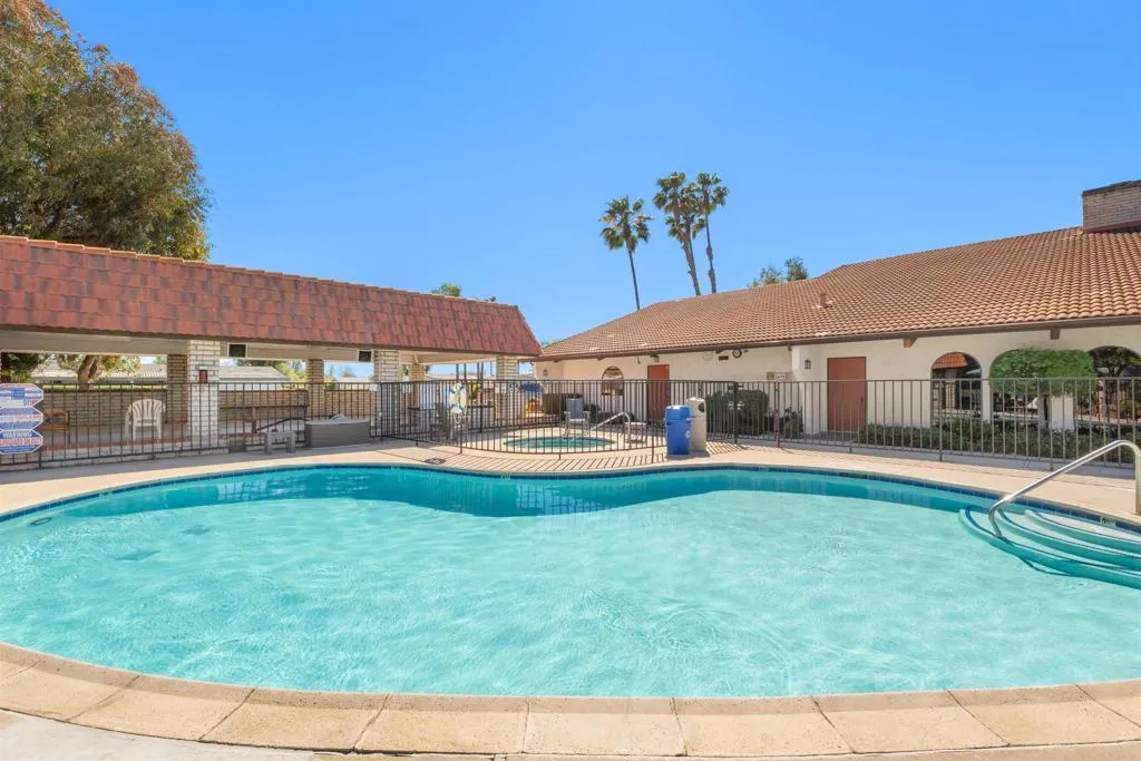 https://cdn.realtyfeed.com/cdn/127/306672571/bb7f586edf172cbb143737cdc504bd0d.webp