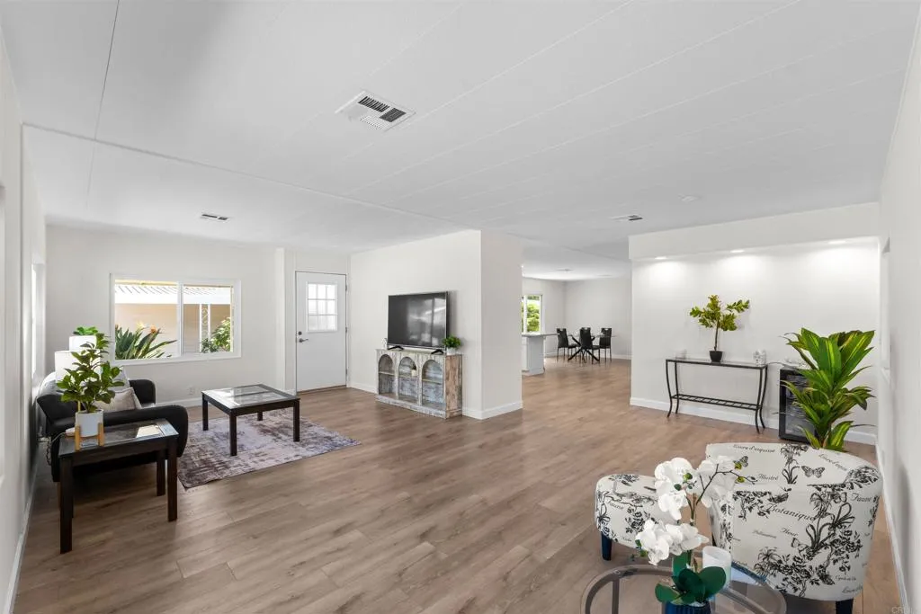 https://cdn.realtyfeed.com/cdn/127/306672571/d1bfe8405aa1de4ce6ac02ae01f08bab.webp