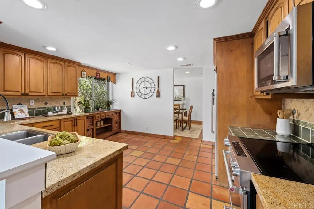 https://cdn.realtyfeed.com/cdn/127/306672577/391bf835fe32a8ed96ac0052eddf8483.webp
