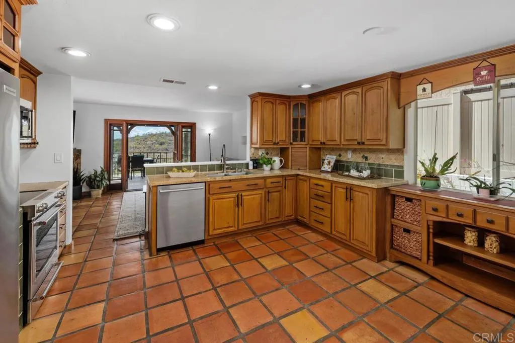 https://cdn.realtyfeed.com/cdn/127/306672577/7f34d6d50f6772e5f367d39b1b50e53a.webp
