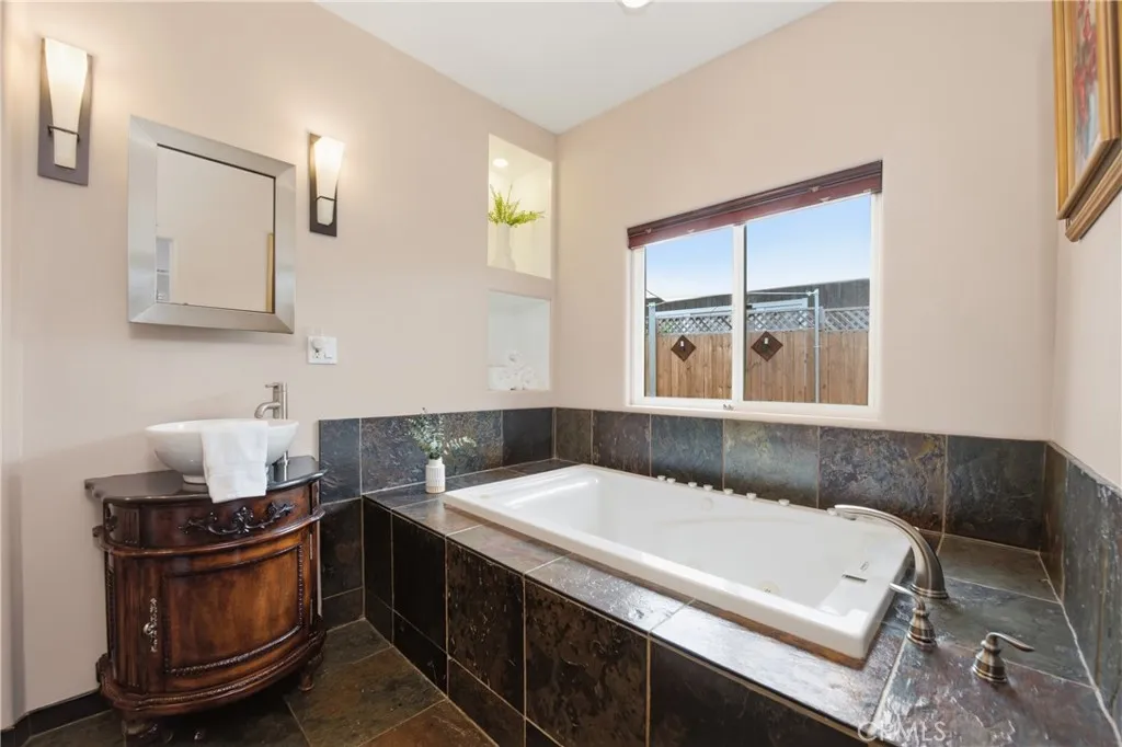 https://cdn.realtyfeed.com/cdn/127/306672600/762ae020c09003a047247bd3f2aaaad8.webp