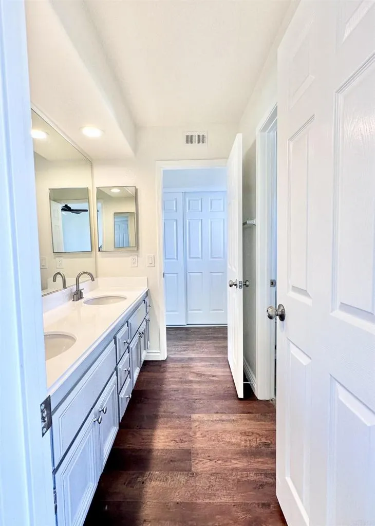 https://cdn.realtyfeed.com/cdn/127/306672605/2c09ad1ad63470f2f0c3f6f4c8cab233.webp