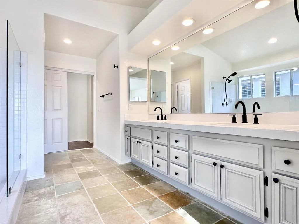 https://cdn.realtyfeed.com/cdn/127/306672605/48f4738a180edc2257b432a386dc7ec8.webp