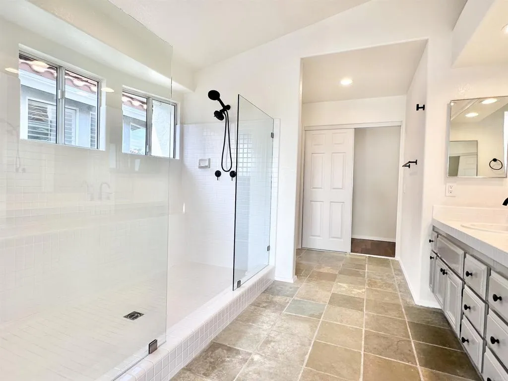 https://cdn.realtyfeed.com/cdn/127/306672605/999c90dfcf1ab39231047ef800c54839.webp
