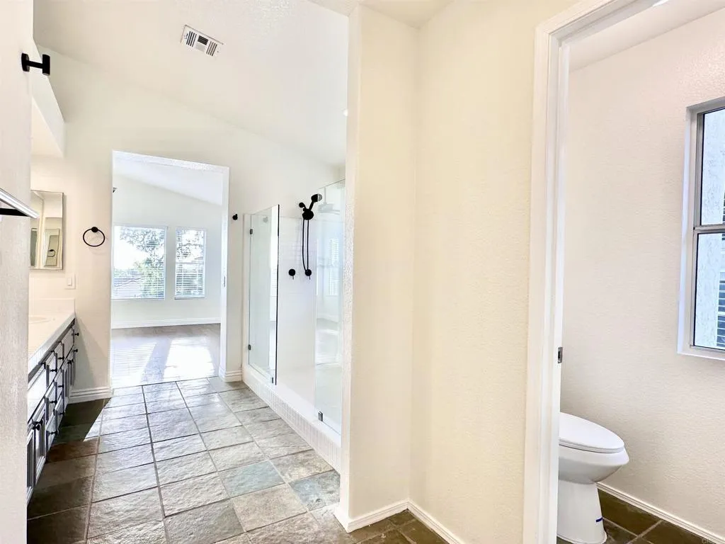 https://cdn.realtyfeed.com/cdn/127/306672605/ae353afa9ee21eddb3bc3550ad5e3324.webp