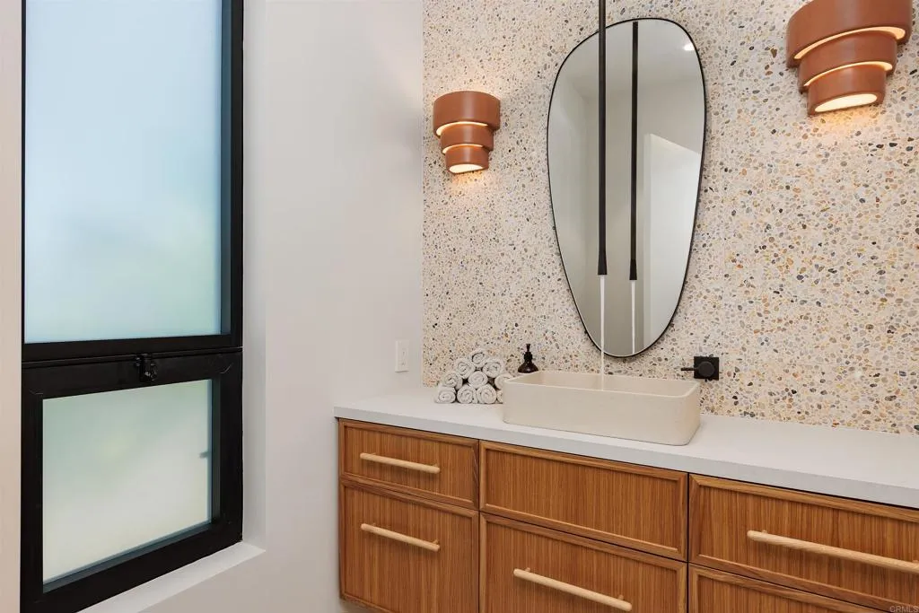 https://cdn.realtyfeed.com/cdn/127/306672633/1dedee0b25ddd39960abcc5d8ab08057.webp
