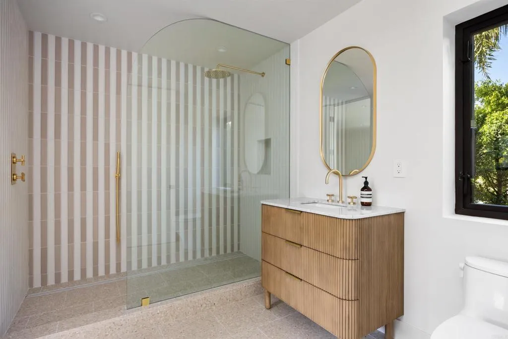https://cdn.realtyfeed.com/cdn/127/306672633/c6f2fa21edb2e88a41c764f81b8f774b.webp