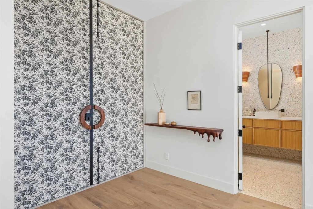 https://cdn.realtyfeed.com/cdn/127/306672633/e5ad31368ed0f2e6b1739606d2af76a6.webp