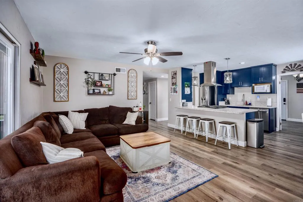 https://cdn.realtyfeed.com/cdn/127/306672722/408b0b13cf80994954033190d5f478d2.webp