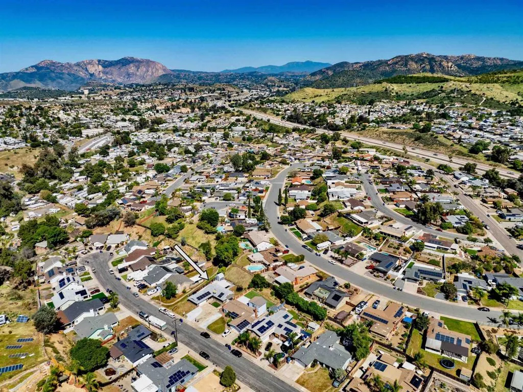 https://cdn.realtyfeed.com/cdn/127/306672722/84b34e81ef3f9441263640db8dd4cfb6.webp