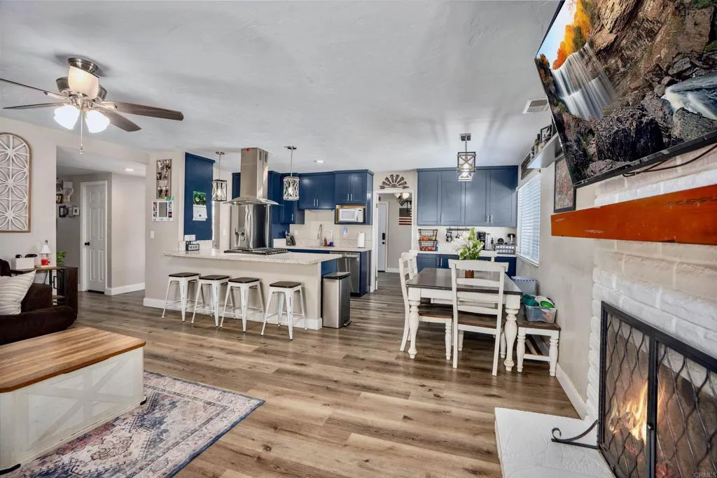 https://cdn.realtyfeed.com/cdn/127/306672722/8e7fd7b82a8d12c2dd7237eac69a6385.webp