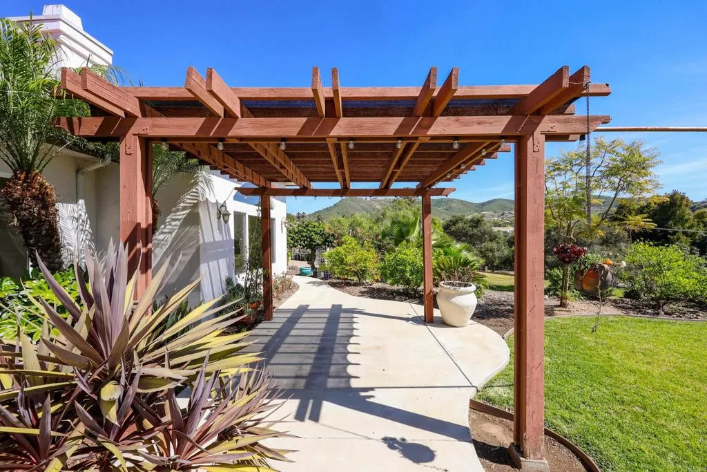 https://cdn.realtyfeed.com/cdn/127/306672801/0ef8ea0fc4e297981caf5f5b171c4e7a.webp