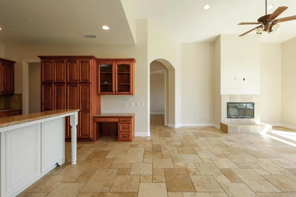 https://cdn.realtyfeed.com/cdn/127/306672801/2b34ae03d209402f6e44a357611d5810.webp
