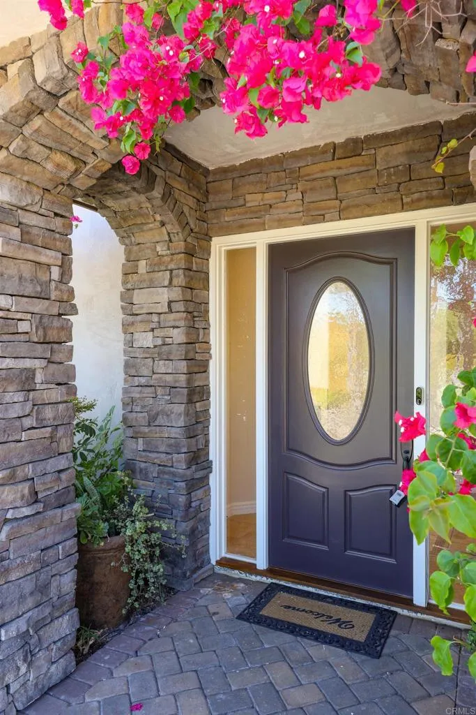 https://cdn.realtyfeed.com/cdn/127/306672801/6c4eef0f9a153aff2964cdb451ca9deb.webp