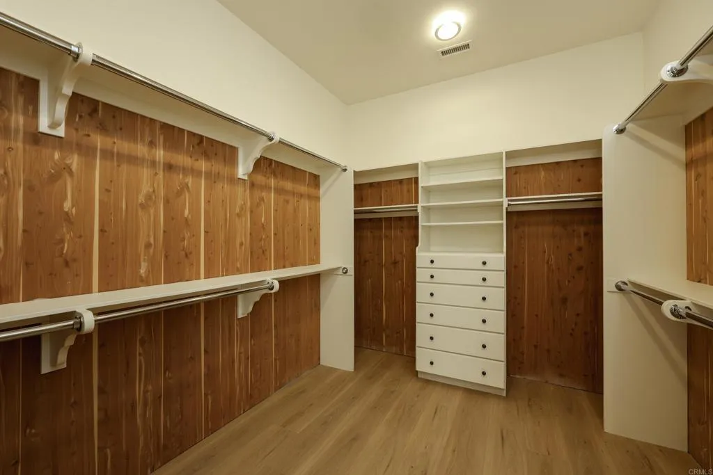 https://cdn.realtyfeed.com/cdn/127/306672801/77e30bc40d69e2c7f9b7c83946388c21.webp