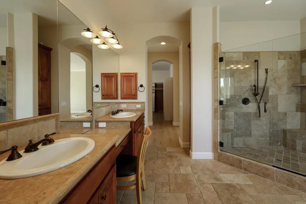 https://cdn.realtyfeed.com/cdn/127/306672801/916cf0f6042bbdecd8f0c65184ea5b08.webp
