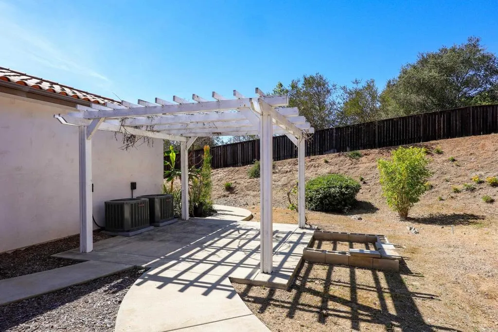 https://cdn.realtyfeed.com/cdn/127/306672801/aecd2234a54c65e6c0c0171d52aa5a57.webp