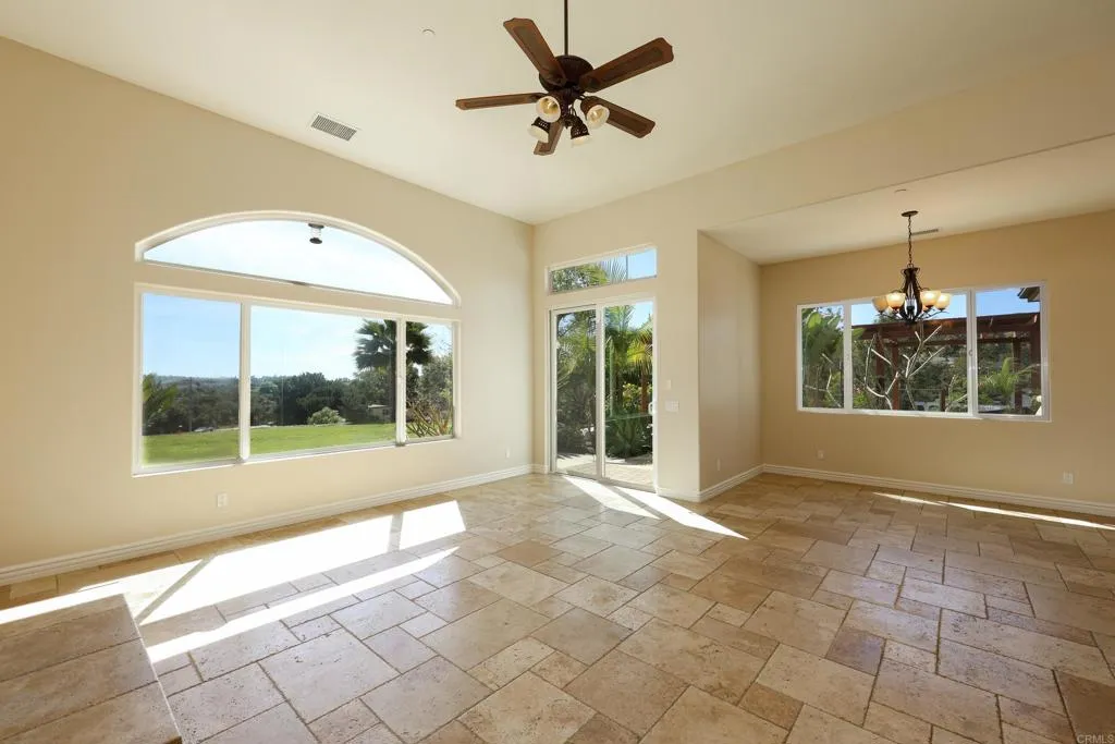 https://cdn.realtyfeed.com/cdn/127/306672801/cc7fcc4050e59a5459e4b2fb6efd08a1.webp