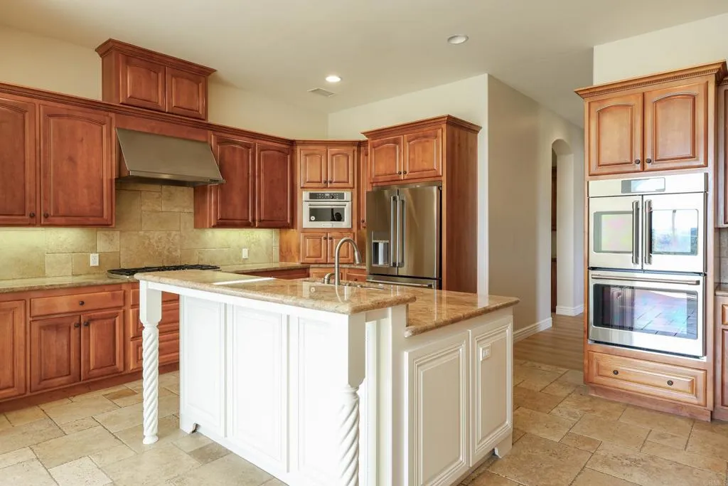 https://cdn.realtyfeed.com/cdn/127/306672801/d3e70f46604344e4baa3d720f70dfd27.webp