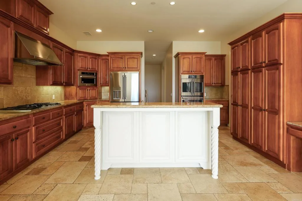 https://cdn.realtyfeed.com/cdn/127/306672801/fad69cf6912bf8846d0d0b5758d942f3.webp