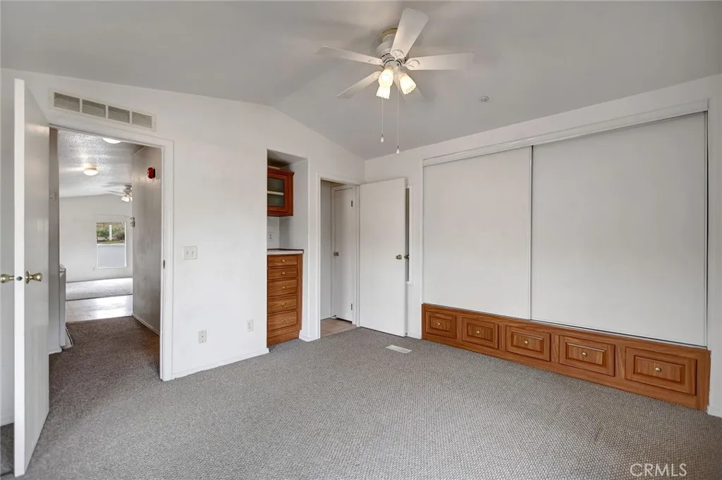 https://cdn.realtyfeed.com/cdn/127/306672805/0503d5eb8a77f8d63369113aff801684.webp