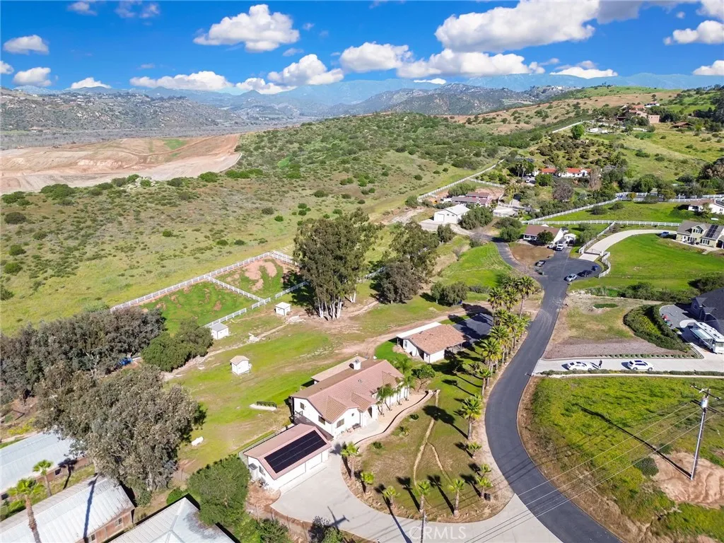 https://cdn.realtyfeed.com/cdn/127/306672805/083655f5d75203d66352ef11b25938b6.webp
