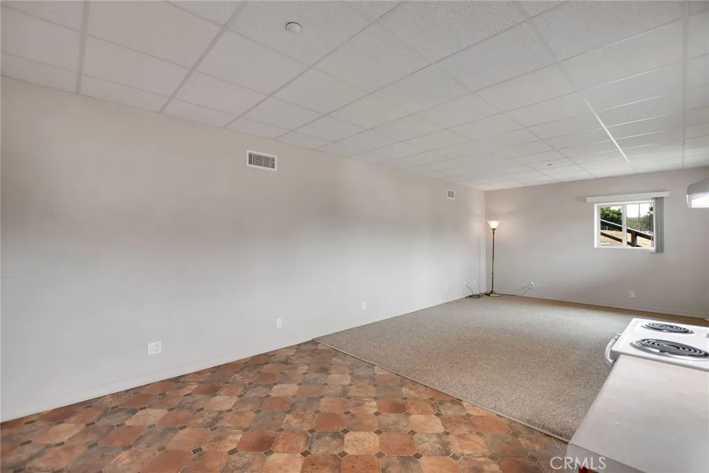 https://cdn.realtyfeed.com/cdn/127/306672805/09c18e17c4687b77285114f3e102439c.webp