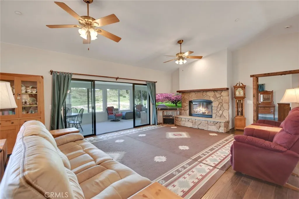 https://cdn.realtyfeed.com/cdn/127/306672805/2f3d65a0d1456c2b1322b82dbf90ef4f.webp