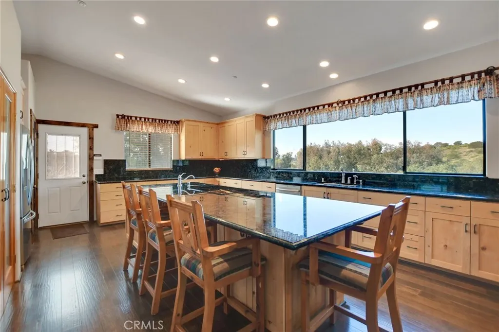https://cdn.realtyfeed.com/cdn/127/306672805/41d4569996603d6ee27fe174f484cbae.webp