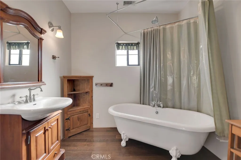 https://cdn.realtyfeed.com/cdn/127/306672805/5cb0ad11845626a8208cc332ce4ffe1a.webp