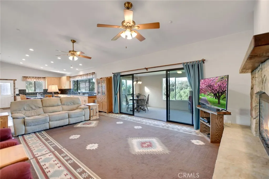 https://cdn.realtyfeed.com/cdn/127/306672805/63db665db3a604f752867efb6a79a034.webp