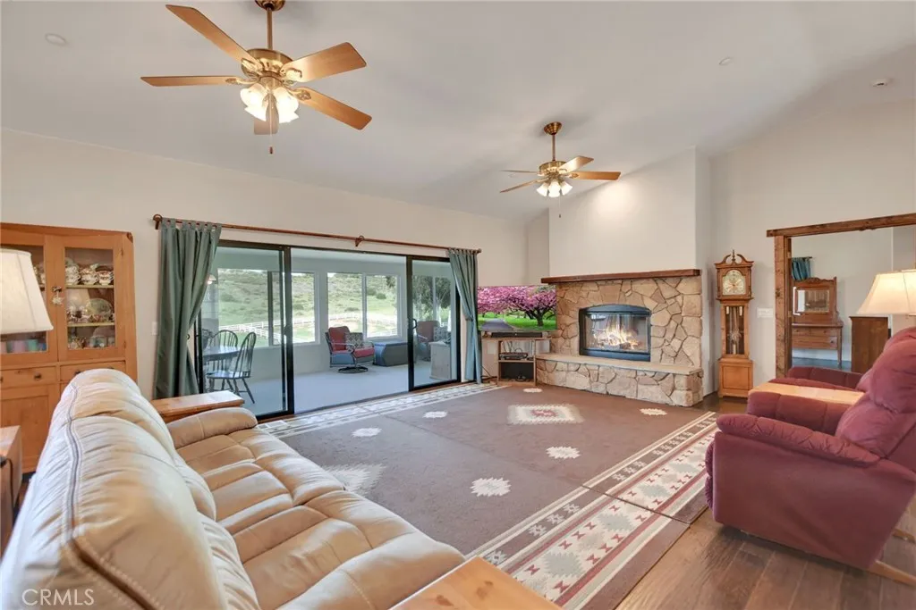 https://cdn.realtyfeed.com/cdn/127/306672805/78ed067f4735c904c74163cfa7aee991.webp